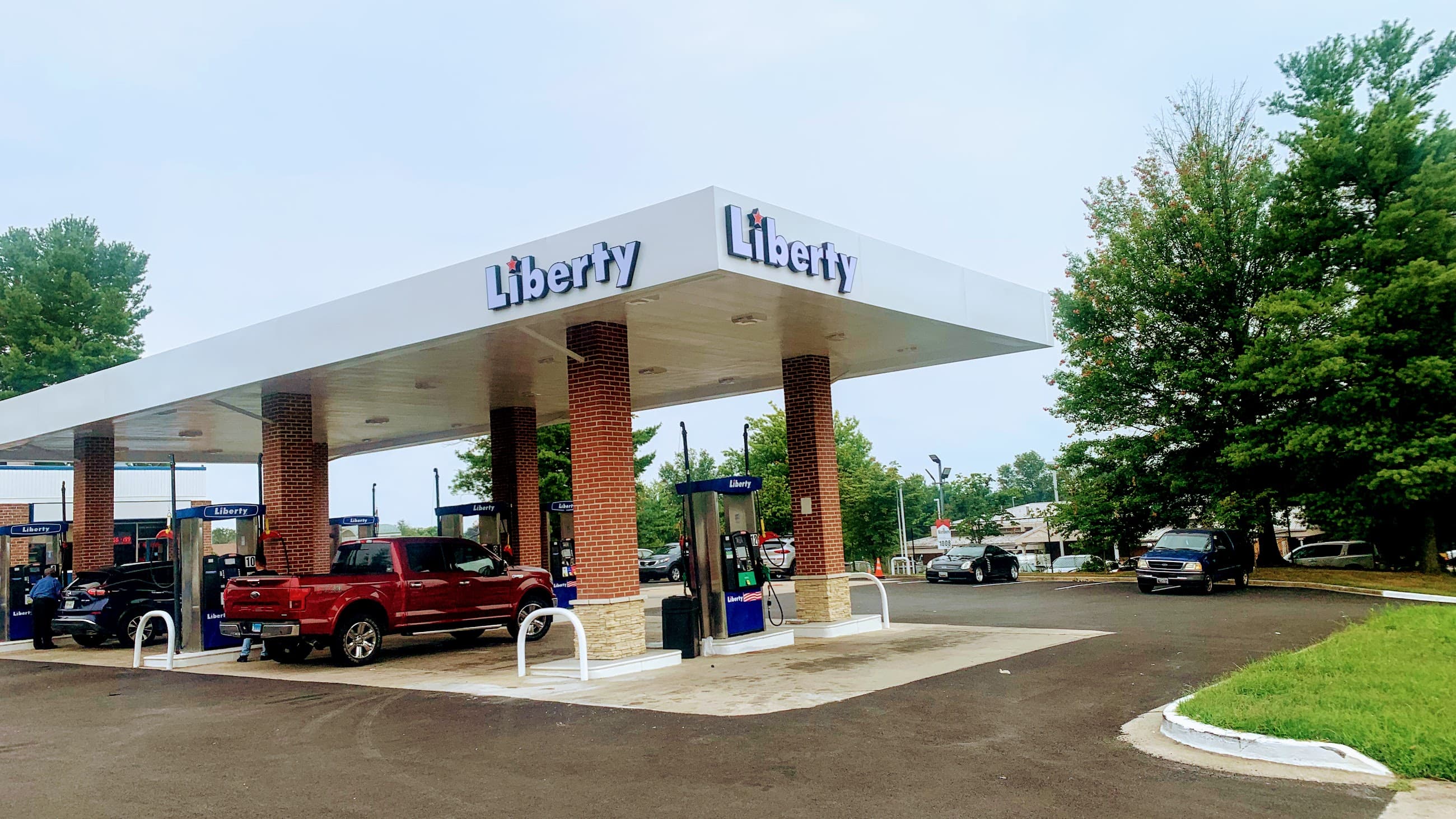 The Watkins Mill Liberty canopy with trucks at the pumps